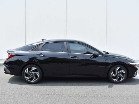 Used 2024 Hyundai Elantra Limited FWD image 4