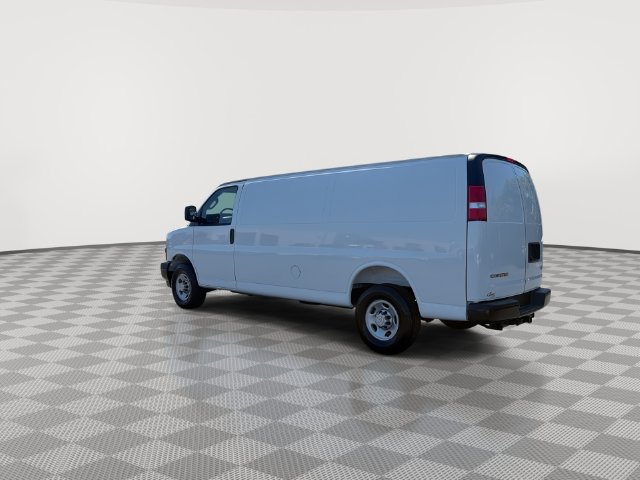 Used 2026 Chevrolet Express 2500 Extended w/ Driver Convenience Package RWD image 7