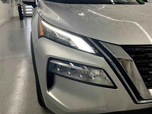 Used 2023 Nissan Rogue SV image 32