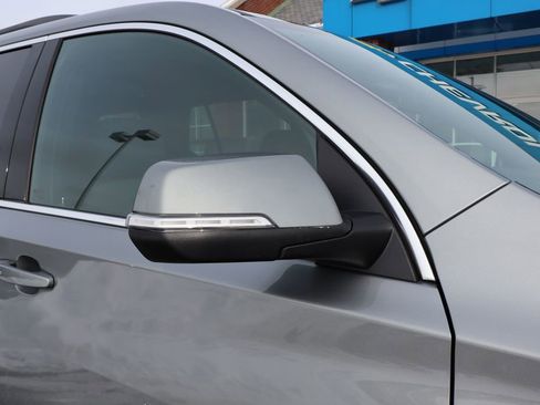 Used 2023 Chevrolet Traverse LT image 2