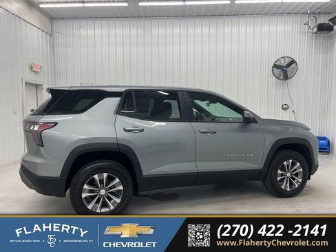 New 2026 Chevrolet Equinox LT image 2