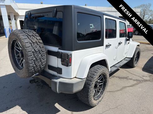 Used 2018 Jeep Wrangler Unlimited Sahara w/ Connectivity Group image 2