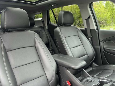 Used 2022 GMC Terrain SLT w/ Infotainment Package II AWD/4WD image 40