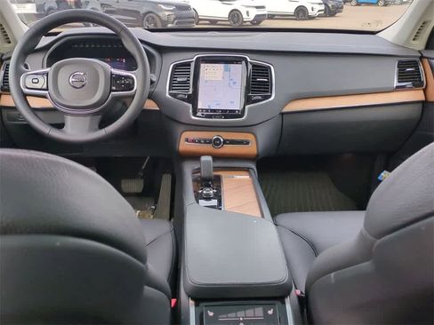 Used 2025 Volvo XC90 T8 Plus image 14