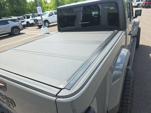 Used 2023 Jeep Gladiator Sport AWD/4WD image 11
