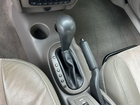 Used 2005 Chrysler Sebring Touring w/ Electronics Convenience Group FWD image 25