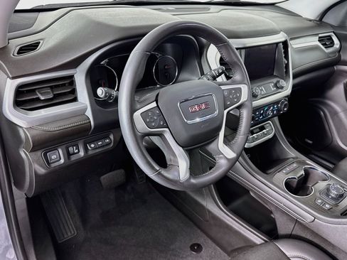 Used 2022 GMC Acadia SLT w/ Technology Package AWD/4WD image 9