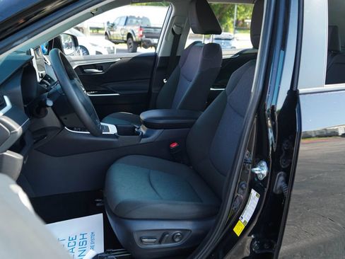 Used 2025 Toyota RAV4 XLE AWD/4WD image 6