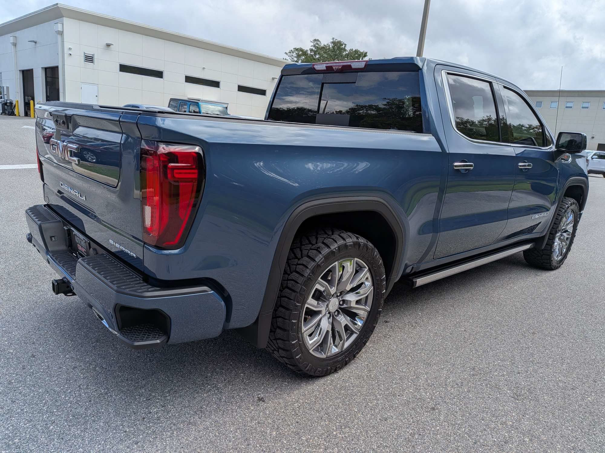 Used 2025 GMC Sierra 1500 Denali AWD/4WD image 4