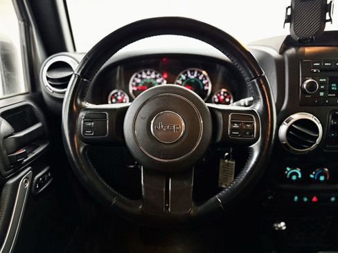 Used 2018 Jeep Wrangler Unlimited Sahara image 18