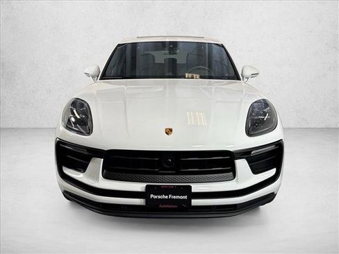 Certified 2026 Porsche Macan AWD/4WD image 6