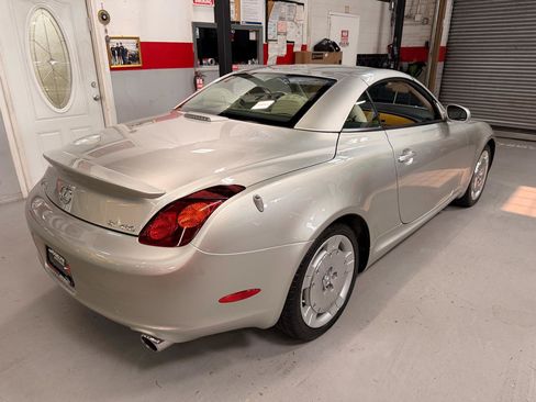 Used 2004 Lexus SC 430 Convertible RWD image 28