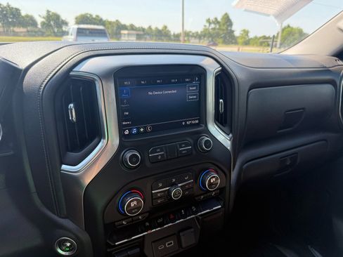 Used 2019 Chevrolet Silverado 1500 RST image 18