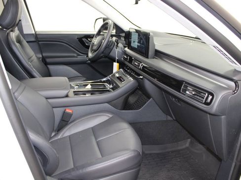 New 2026 Lincoln Aviator AWD image 29