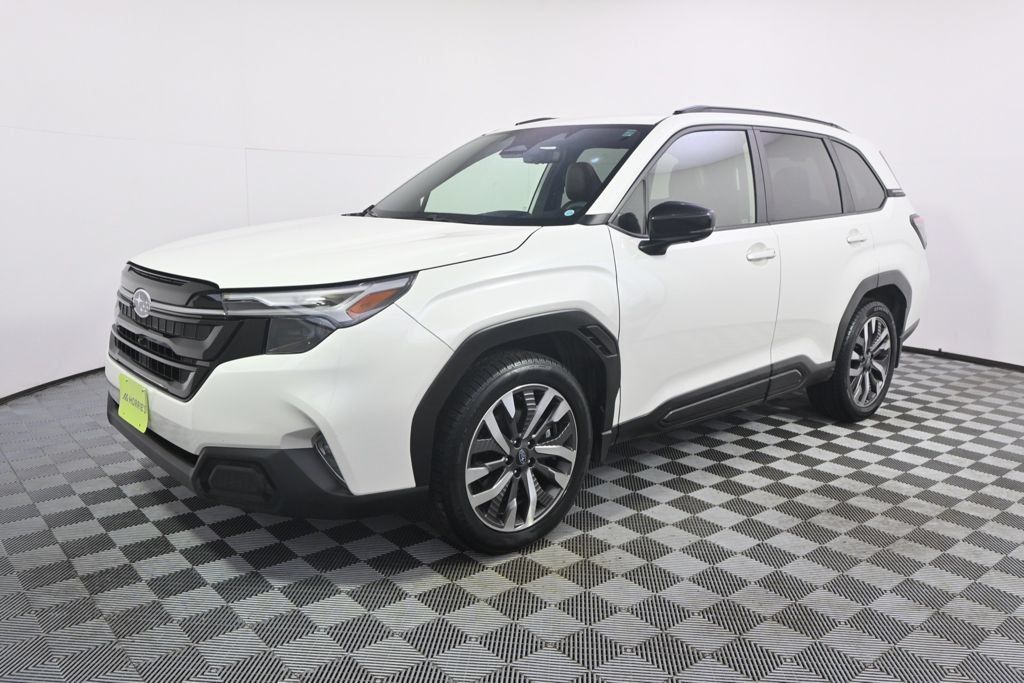 Used 2025 Subaru Forester Touring AWD/4WD image 2
