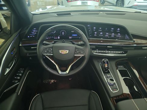 Used 2023 Cadillac Escalade Premium Luxury RWD image 19
