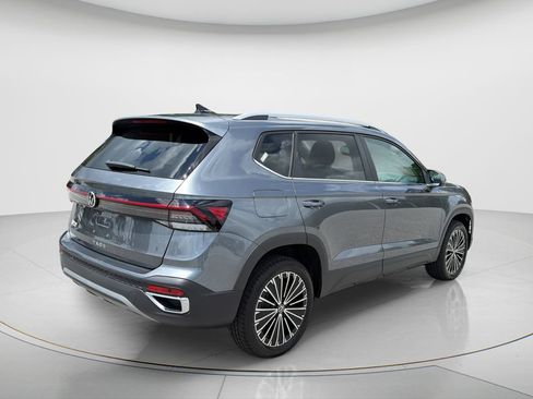 New 2026 Volkswagen Taos SE FWD image 6