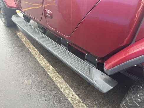 Used 2021 Jeep Gladiator Mojave w/ Cold Weather Group image 9