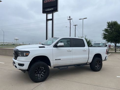 Used 2020 RAM 1500 4x4 Crew Cab image 1