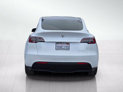 Used 2023 Tesla Model Y Long Range AWD/4WD image 5