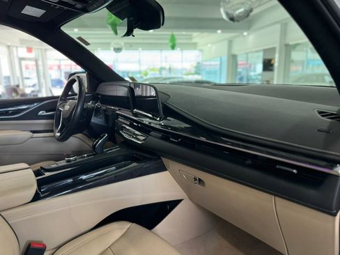 Used 2023 Cadillac Escalade ESV Premium Luxury AWD/4WD image 22