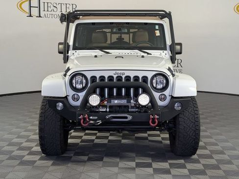 Used 2018 Jeep Wrangler Unlimited Sahara w/ Connectivity Group AWD/4WD image 3