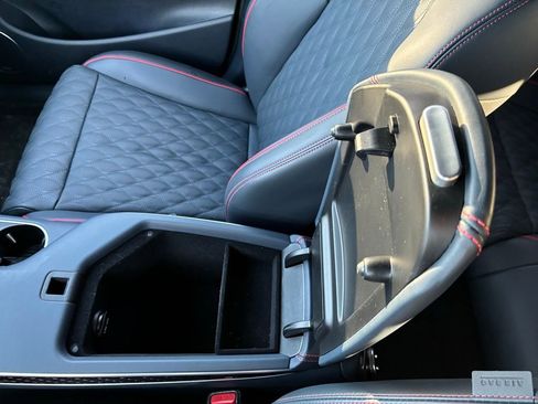 Used 2025 Genesis GV70 3.5T Sport w/ Sport Prestige Package image 39