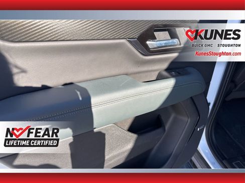 Used 2025 GMC Yukon AT4 w/ AT4 Premium Package image 27