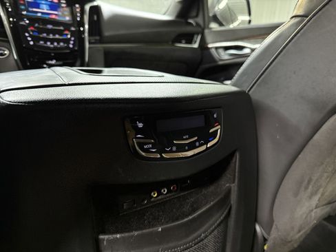 Used 2016 Cadillac Escalade ESV Platinum image 29