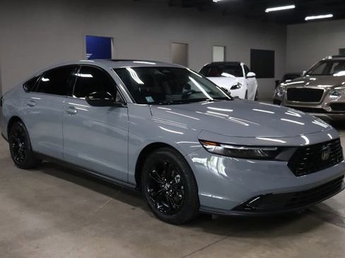 Used 2025 Honda Accord SE image 7