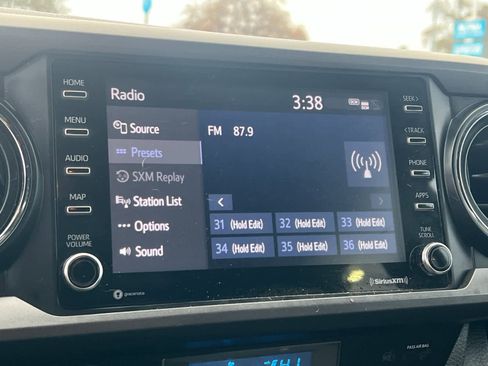 Used 2022 Toyota Tacoma TRD Off-Road image 17