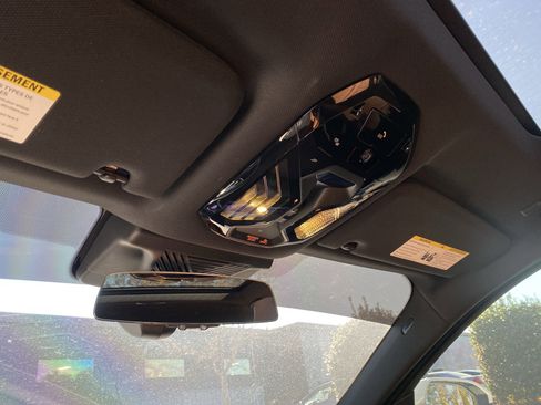 Used 2025 BMW 740i w/ Premium Package image 21