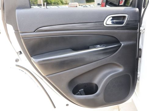 Used 2019 Jeep Grand Cherokee Altitude AWD/4WD image 23