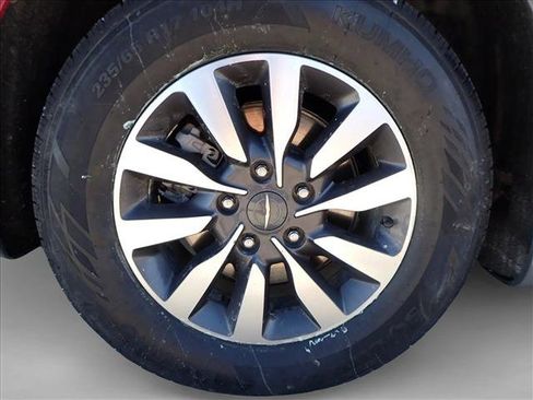 Used 2022 Chrysler Pacifica Touring-L image 7