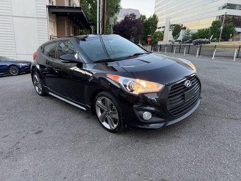 Used 2014 Hyundai Veloster Turbo w/ Turbo Technology Package 04 FWD image 4
