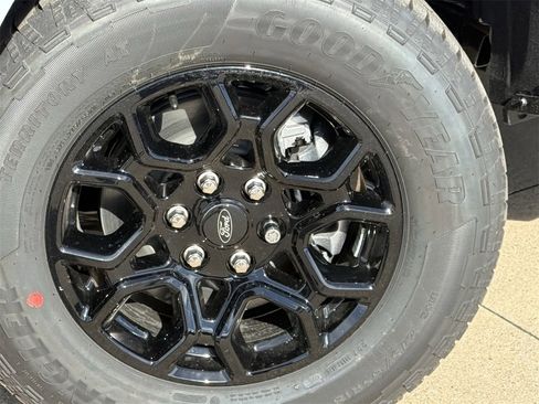 Used 2023 Ford F150 Lariat w/ Equipment Group 502A High image 8