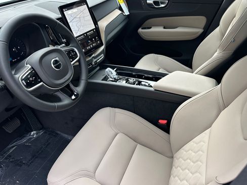 New 2026 Volvo XC60 B5 Plus w/ Climate Package image 8