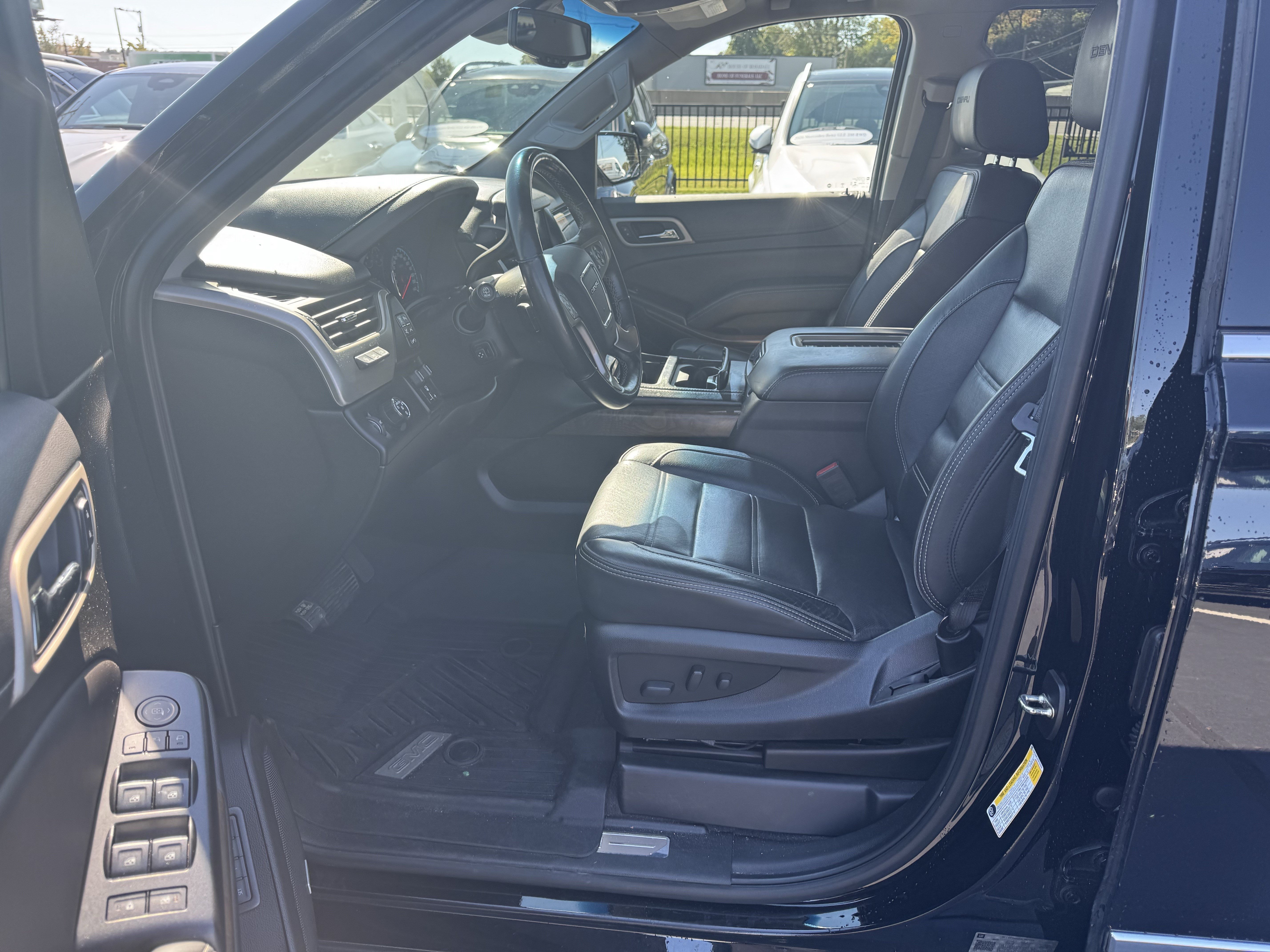 Used 2019 GMC Yukon XL Denali w/ Denali Ultimate Package RWD image 16