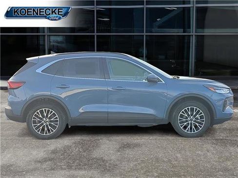 Used 2025 Ford Escape SE image 6