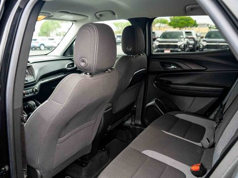 Used 2023 Chevrolet TrailBlazer LT FWD image 23