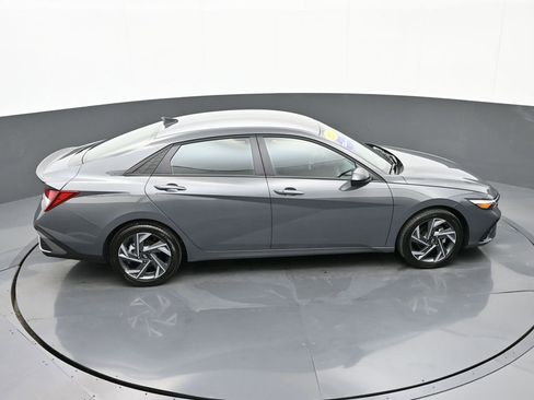 Certified 2025 Hyundai Elantra Sport image 27