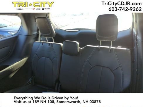 New 2026 Chrysler Pacifica Select image 24