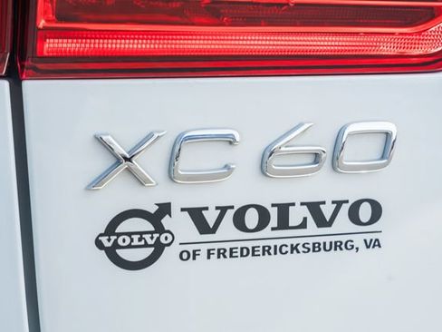 Certified 2024 Volvo XC60 B5 Plus w/ Climate Package AWD/4WD image 10