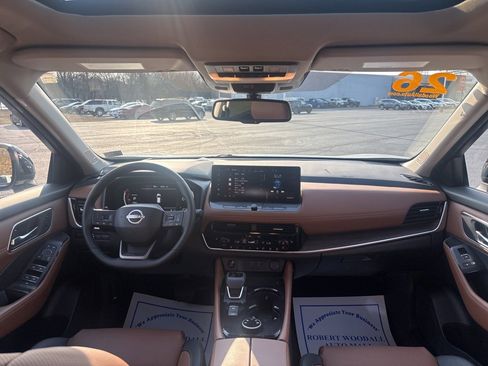 Used 2026 Nissan Rogue Platinum w/ Platinum Premium Package image 17