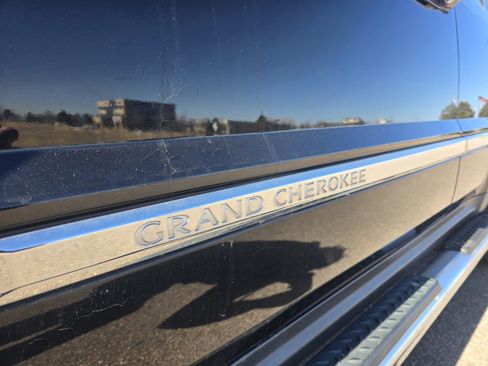 Used 2010 Jeep Grand Cherokee Limited w/ Mopar Chrome Edition Group image 10