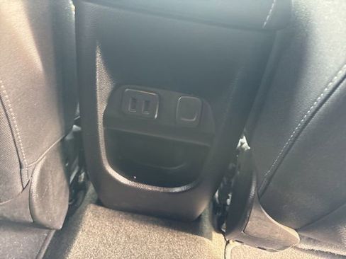 Used 2018 GMC Canyon SLE w/ SLE Convenience Package RWD image 11