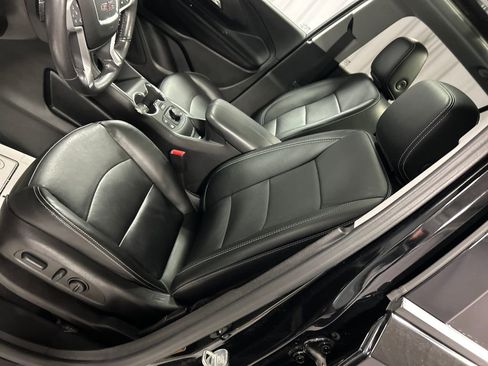 Used 2022 GMC Terrain SLT w/ Tech Package image 12