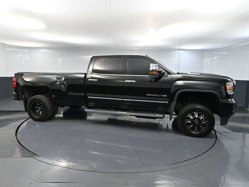 Used 2018 GMC Sierra 3500 Denali image 3