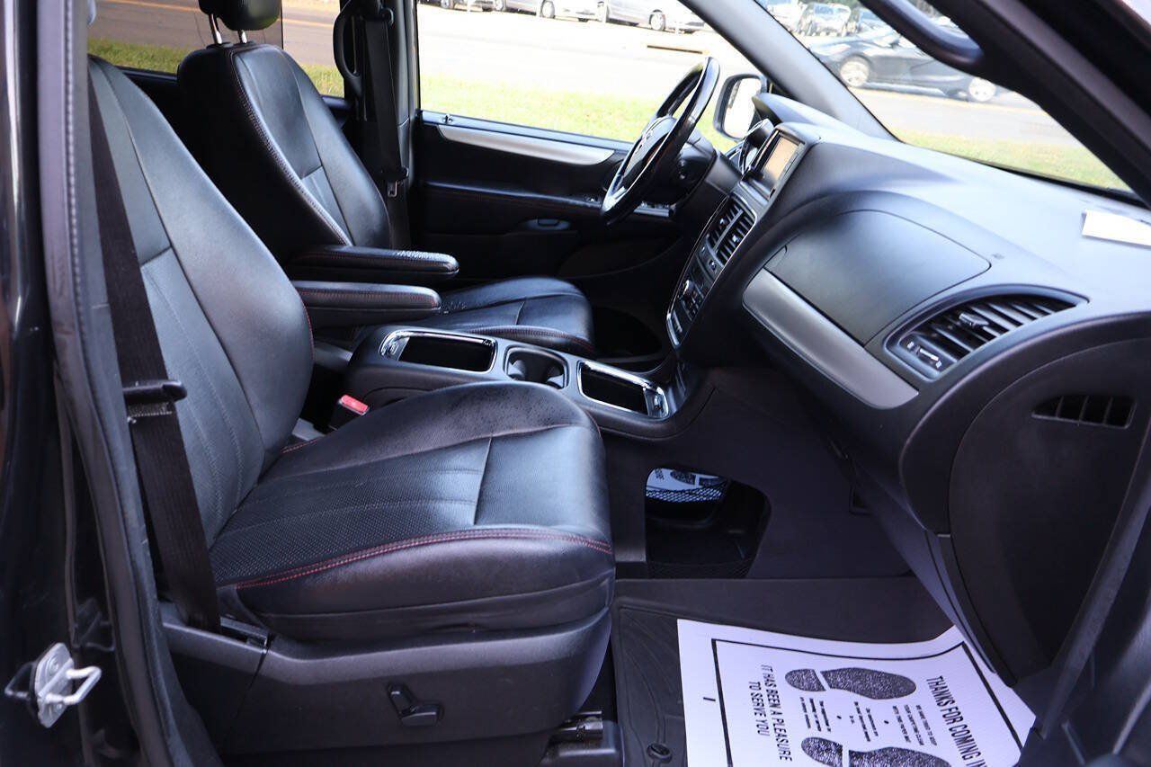 Used 2014 Dodge Grand Caravan R/T w/ Driver Convenience Group FWD image 21