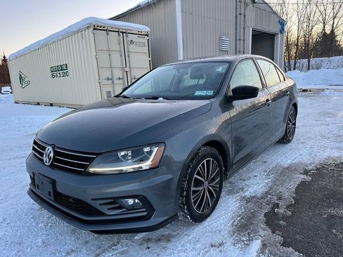 Used 2018 Volkswagen Jetta Wolfsburg Edition image 9